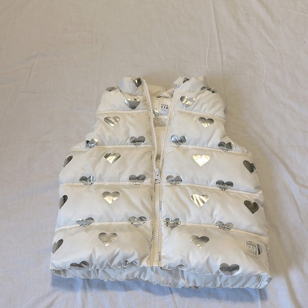 Gap Baby Cream Puffer Vest with Silver Foil Hearts, Size 5 Valentines Day